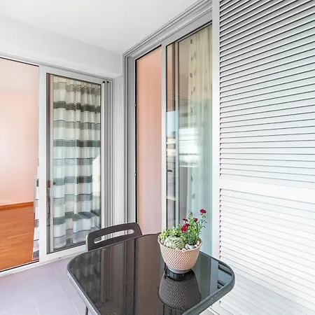 App 2 * Novigrad Istria